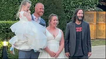 Os noivos ao lado de Keanu Reeves - Arquivo pessoal