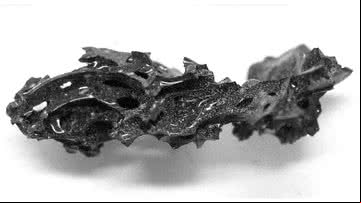 Material encontrado dentro de crânio de vítima da erupção do vesúvio - Divulgação/Pier Paolo Petrone