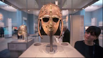 Capacete Sutton Hoo em exposição no British Museum - Getty Images