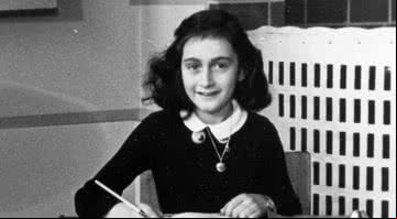 Anne Frank na escola, por volta de 1940 - Domínio Público